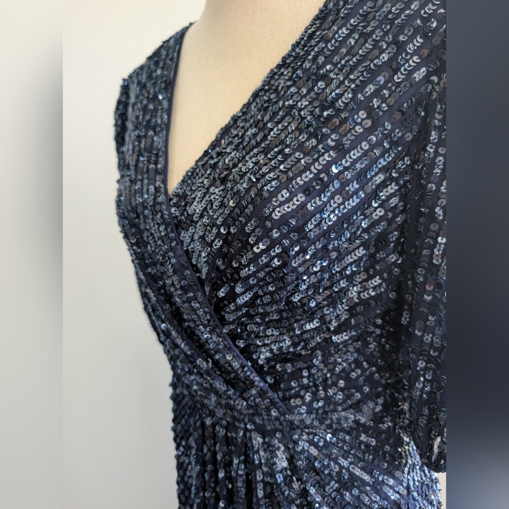 Like new Sz 10 Mac Dugal Sequined V Neck Short Sleeve Midi Dress - Picture 7 of 17